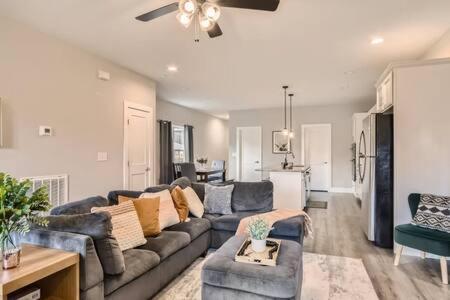 New Build 5 Min To Broadway Sleeps 10 Nashville Exterior foto