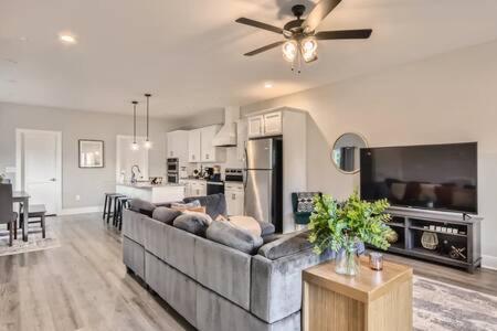 New Build 5 Min To Broadway Sleeps 10 Nashville Exterior foto
